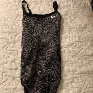 black nike one piece bathing suit